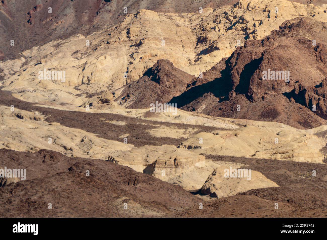 Natürliche Muster in den Bergen der Mojave-Wüste in Kalifornien. Stockfoto