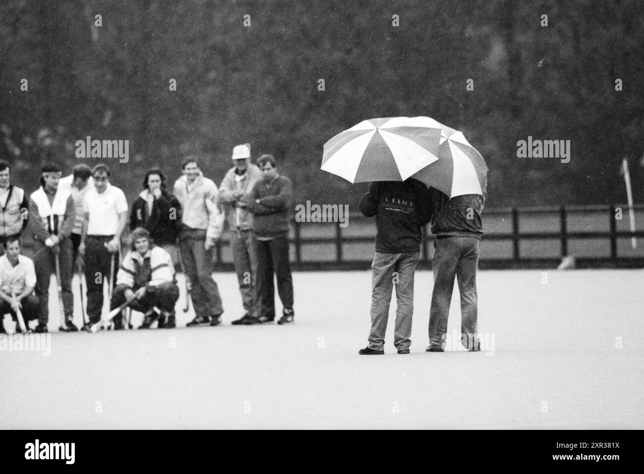 Red - White, Batavieren, Hockey, 11. 05. 11. 1989, Whizgle Dutch News: Historische Bilder für die Zukunft. Erkunden Sie die Vergangenheit der Niederlande mit modernen Perspektiven durch Bilder von niederländischen Agenturen. Verbinden der Ereignisse von gestern mit den Erkenntnissen von morgen. Begeben Sie sich auf eine zeitlose Reise mit Geschichten, die unsere Zukunft prägen. Stockfoto