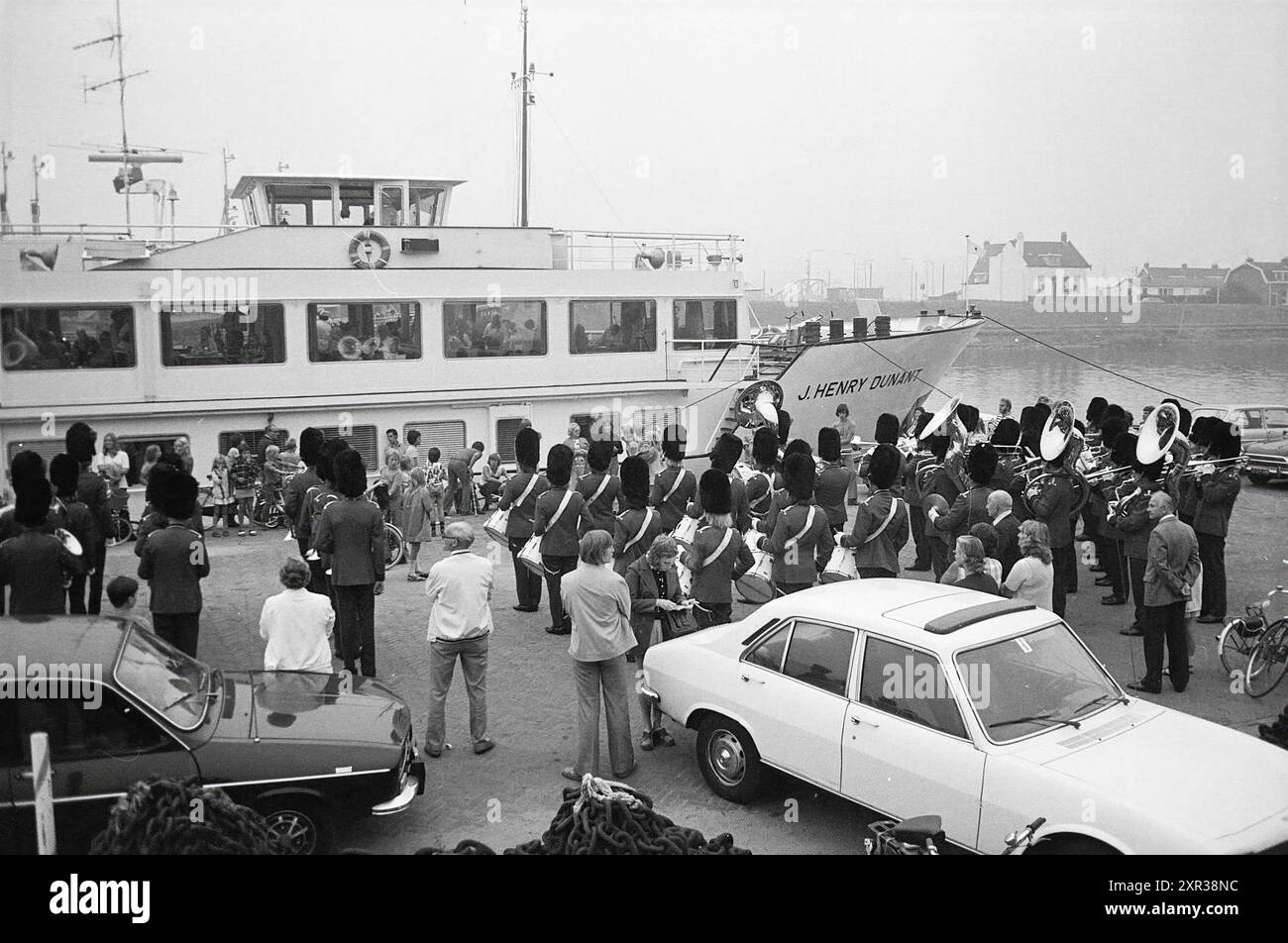 Arrival Henry Dunant, Alderman, 17-08-1973, Whizgle Dutch News: Historical Images Tailored for the Future. Erkunden Sie die Vergangenheit der Niederlande mit modernen Perspektiven durch Bilder von niederländischen Agenturen. Verbinden der Ereignisse von gestern mit den Erkenntnissen von morgen. Begeben Sie sich auf eine zeitlose Reise mit Geschichten, die unsere Zukunft prägen. Stockfoto
