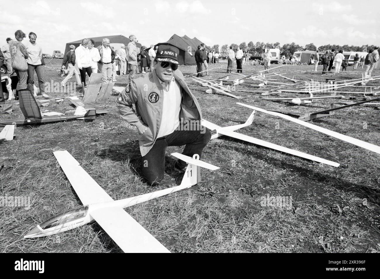 Glider Party Westhaven Area Amsterdam, Modellbau, Modellbau, 07-09-1986, Whizgle Dutch News: Historische Bilder zugeschnitten auf die Zukunft. Erkunden Sie die Vergangenheit der Niederlande mit modernen Perspektiven durch Bilder von niederländischen Agenturen. Verbinden der Ereignisse von gestern mit den Erkenntnissen von morgen. Begeben Sie sich auf eine zeitlose Reise mit Geschichten, die unsere Zukunft prägen. Stockfoto
