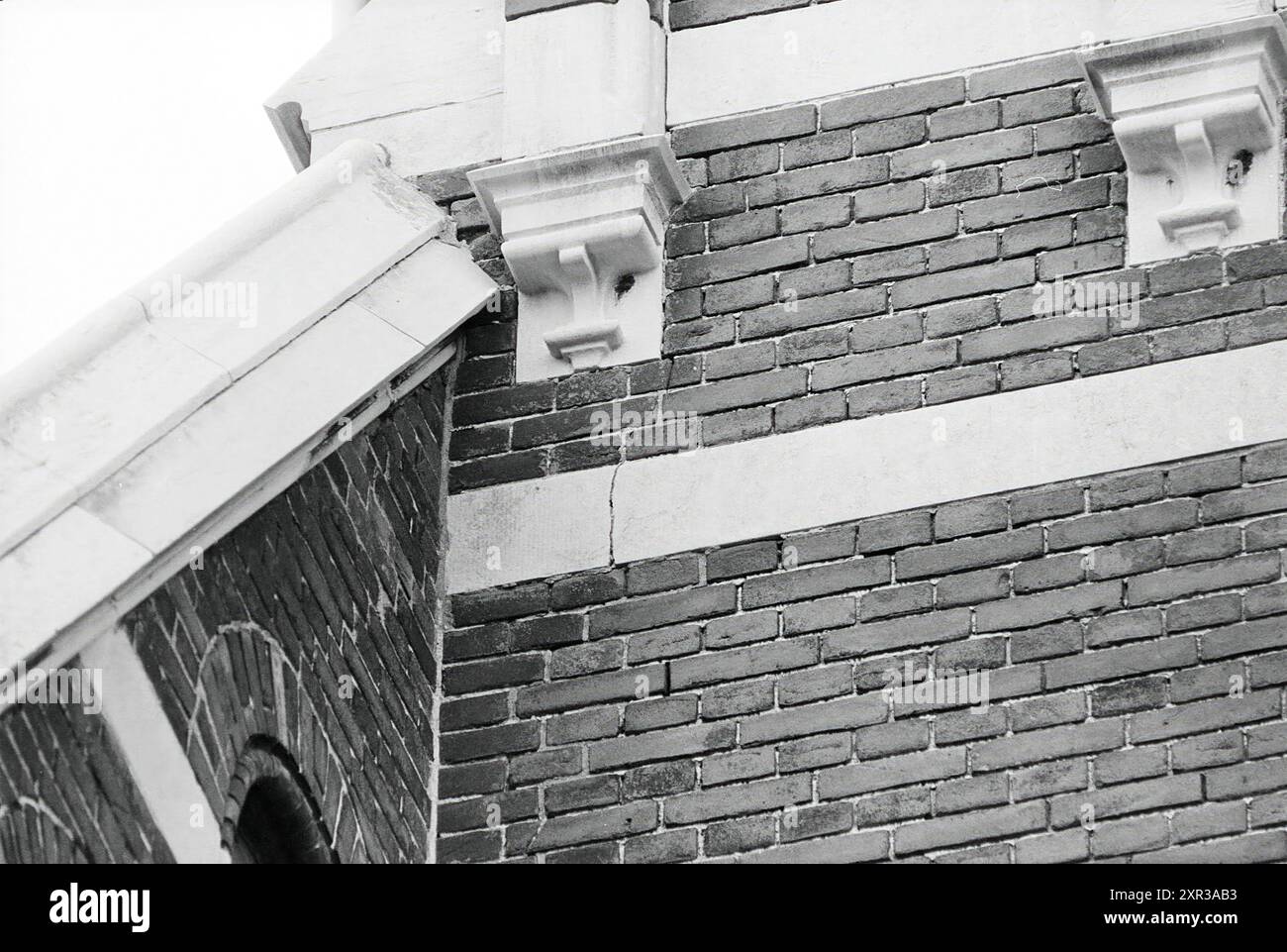 Lutherische Gemeinde Risse in Gebäuden, Haarlem Buildings, 30-03-1978, Whizgle Dutch News: Historische Bilder zugeschnitten auf die Zukunft. Erkunden Sie die Vergangenheit der Niederlande mit modernen Perspektiven durch Bilder von niederländischen Agenturen. Verbinden der Ereignisse von gestern mit den Erkenntnissen von morgen. Begeben Sie sich auf eine zeitlose Reise mit Geschichten, die unsere Zukunft prägen. Stockfoto