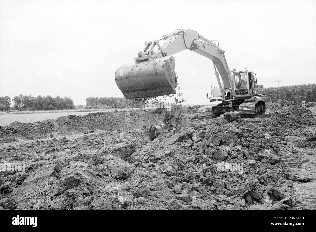 Work for Rijksweg 22 Spaarnwoude, Work, Spaarnwoude, 14-07-1989, Whizgle Dutch News: Historical Images Tailored for the Future. Erkunden Sie die Vergangenheit der Niederlande mit modernen Perspektiven durch Bilder von niederländischen Agenturen. Verbinden der Ereignisse von gestern mit den Erkenntnissen von morgen. Begeben Sie sich auf eine zeitlose Reise mit Geschichten, die unsere Zukunft prägen. Stockfoto