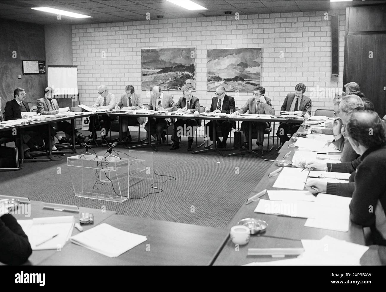 C.O.R. Meeting VNU, Hoog Brabant, Utrecht, VNU Association of Dutch Publishers, Utrecht, 27-11-1981, Whizgle Dutch News: Historical Images Tailored for the Future. Erkunden Sie die Vergangenheit der Niederlande mit modernen Perspektiven durch Bilder von niederländischen Agenturen. Verbinden der Ereignisse von gestern mit den Erkenntnissen von morgen. Begeben Sie sich auf eine zeitlose Reise mit Geschichten, die unsere Zukunft prägen. Stockfoto