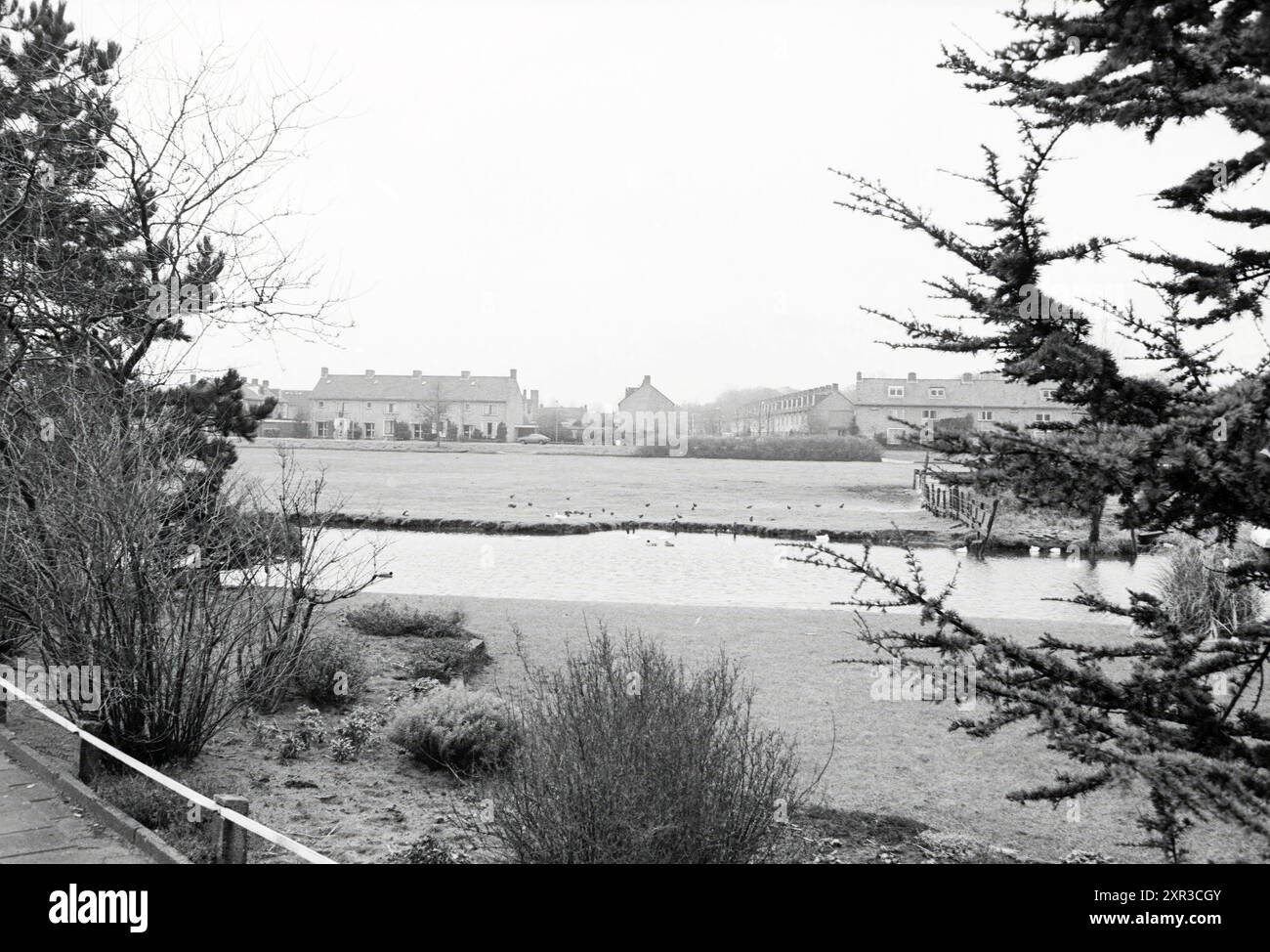 Fotos in der Nähe von Glip, Heemstede, Wijken, Heemstede, Niederlande, 05-02-1980, Whizgle Dutch News: historische Bilder für die Zukunft. Erkunden Sie die Vergangenheit der Niederlande mit modernen Perspektiven durch Bilder von niederländischen Agenturen. Verbinden der Ereignisse von gestern mit den Erkenntnissen von morgen. Begeben Sie sich auf eine zeitlose Reise mit Geschichten, die unsere Zukunft prägen. Stockfoto