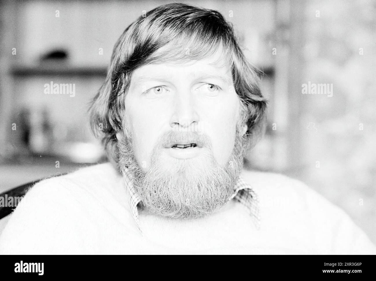 Porträt von Mr. Mak, Reisen mit alten Flugzeugen, 05-02-1980, Whizgle Dutch News: Historische Bilder zugeschnitten auf die Zukunft. Erkunden Sie die Vergangenheit der Niederlande mit modernen Perspektiven durch Bilder von niederländischen Agenturen. Verbinden der Ereignisse von gestern mit den Erkenntnissen von morgen. Begeben Sie sich auf eine zeitlose Reise mit Geschichten, die unsere Zukunft prägen. Stockfoto