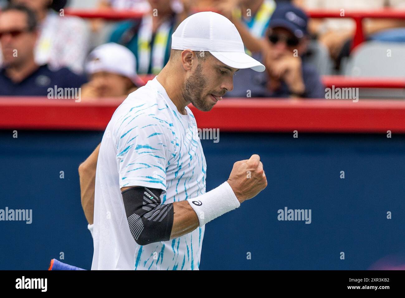 Montreal, Quebec, Kanada. August 2024. BORNA CORIC aus Kroatien jubelt nach Punkt im zweiten Satz gegen Jannik Sinner aus Italia in der zweiten Runde der Canadian Open im IGA Stadium in Montreal, Quebec, Kanada (Foto: © Yannick Legare/ZUMA Press Wire) NUR ZUR REDAKTIONELLEN VERWENDUNG! Nicht für kommerzielle ZWECKE! Stockfoto