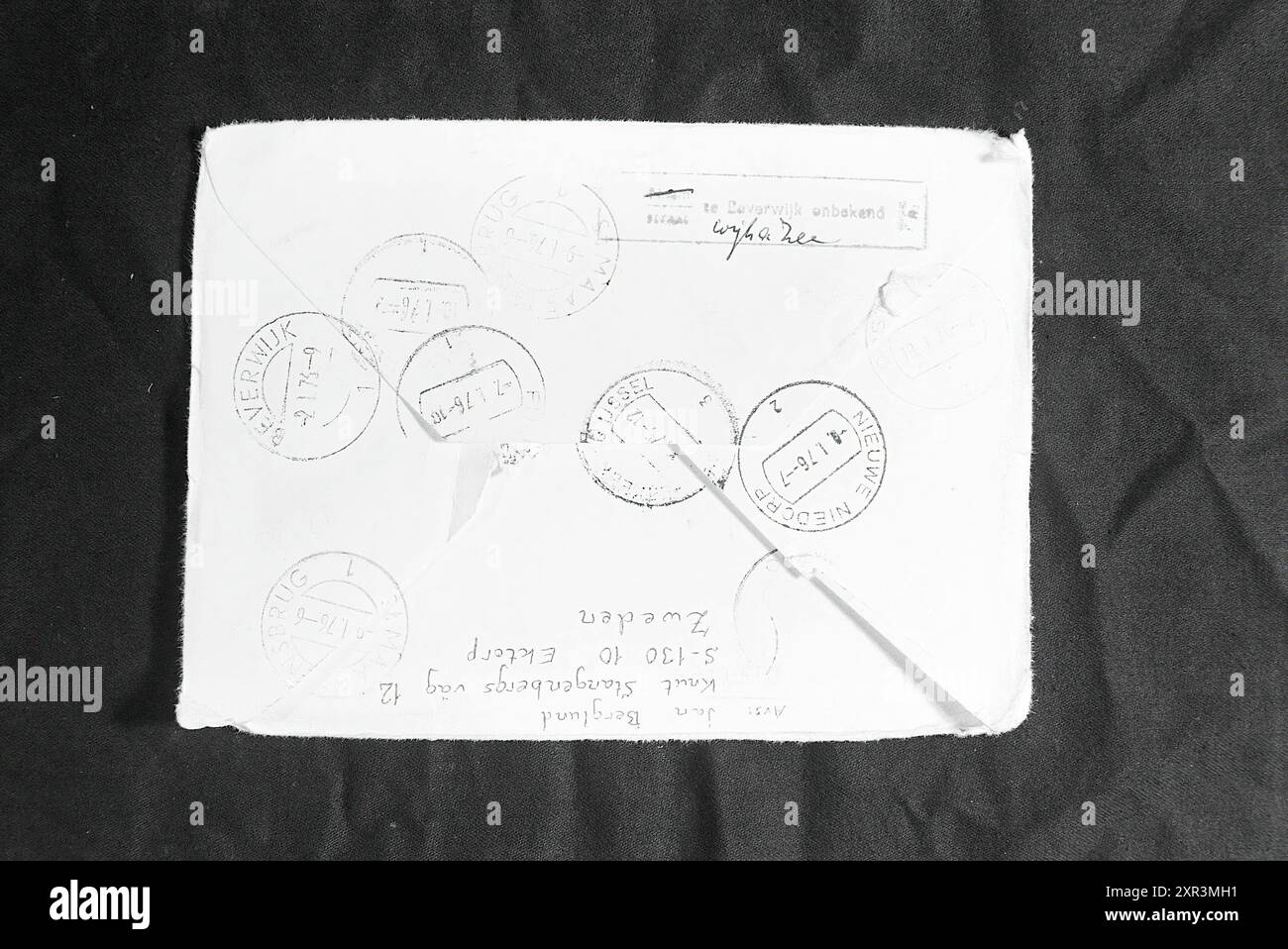 Umschlag von Schweden vorne und hinten, Whizgle Dutch News: Historische Bilder für die Zukunft. Erkunden Sie die Vergangenheit der Niederlande mit modernen Perspektiven durch Bilder von niederländischen Agenturen. Verbinden der Ereignisse von gestern mit den Erkenntnissen von morgen. Begeben Sie sich auf eine zeitlose Reise mit Geschichten, die unsere Zukunft prägen. Stockfoto