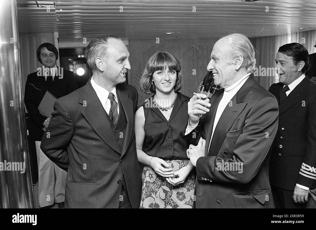 Ankunft Kreuzfahrtschiff Daphne, Amsterdam Hafen, Schiffe, 28-05-1976, Whizgle Dutch News: Historische Bilder für die Zukunft. Erkunden Sie die Vergangenheit der Niederlande mit modernen Perspektiven durch Bilder von niederländischen Agenturen. Verbinden der Ereignisse von gestern mit den Erkenntnissen von morgen. Begeben Sie sich auf eine zeitlose Reise mit Geschichten, die unsere Zukunft prägen. Stockfoto