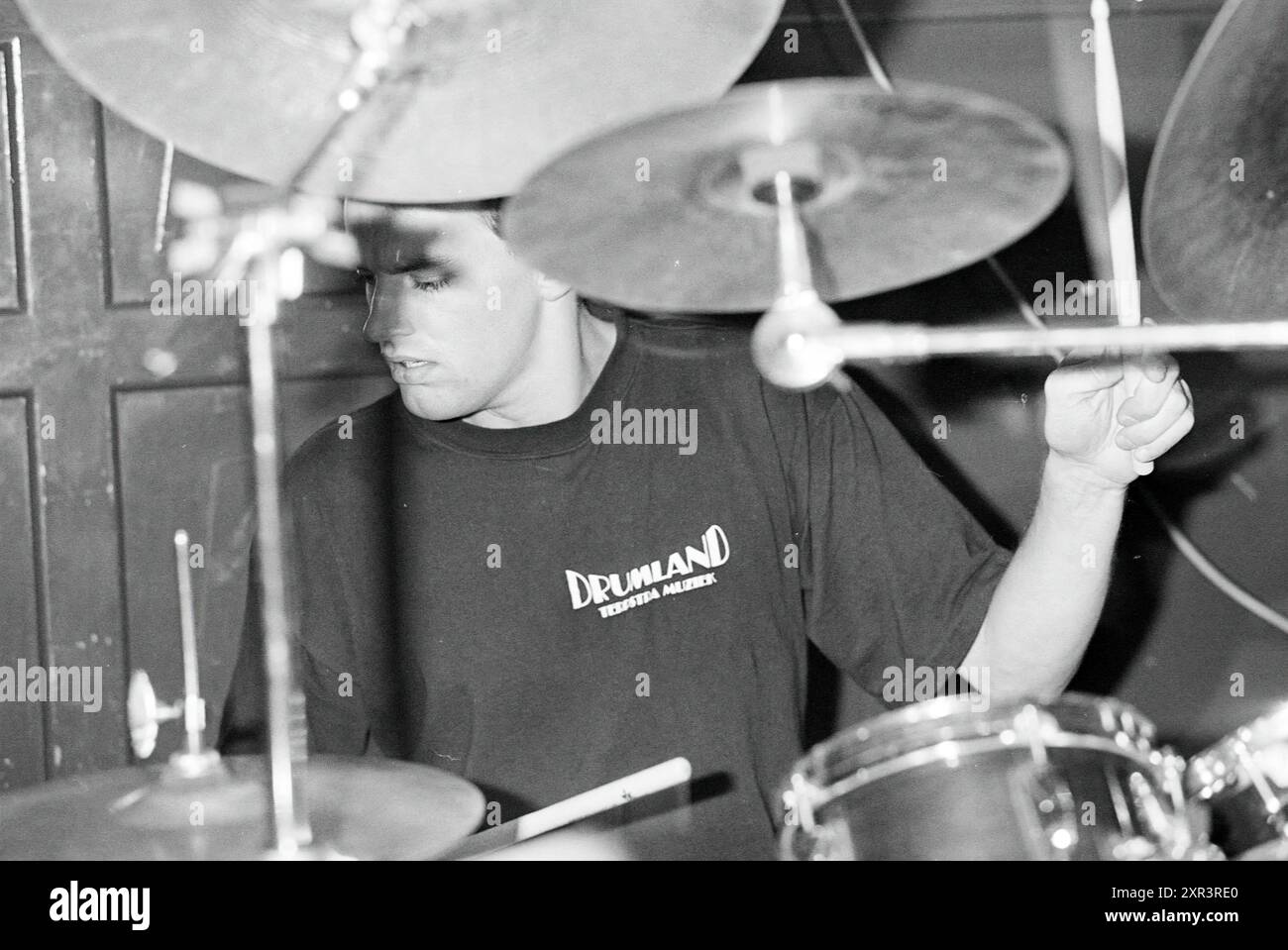 Themenabend „Sie können das heute auf der Bühne machen“ in Taverna Imperial, Korte Veerstraat 3, Haarlem, Korte Veerstraat, Niederlande, 12-05-1995, Whizgle Dutch News: Historical Images Tailored for the Future. Erkunden Sie die Vergangenheit der Niederlande mit modernen Perspektiven durch Bilder von niederländischen Agenturen. Verbinden der Ereignisse von gestern mit den Erkenntnissen von morgen. Begeben Sie sich auf eine zeitlose Reise mit Geschichten, die unsere Zukunft prägen. Stockfoto