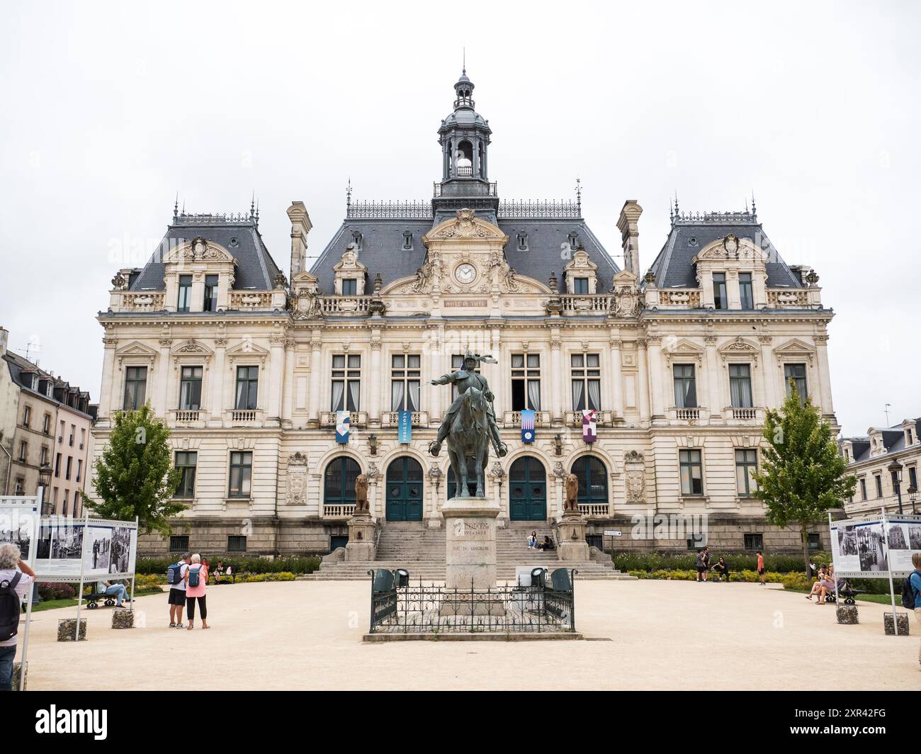 Vannes, Frankreich: 6. August 2024: Place de la Republique in Vannes, Französisch-Bretagne, Frankreich Stockfoto