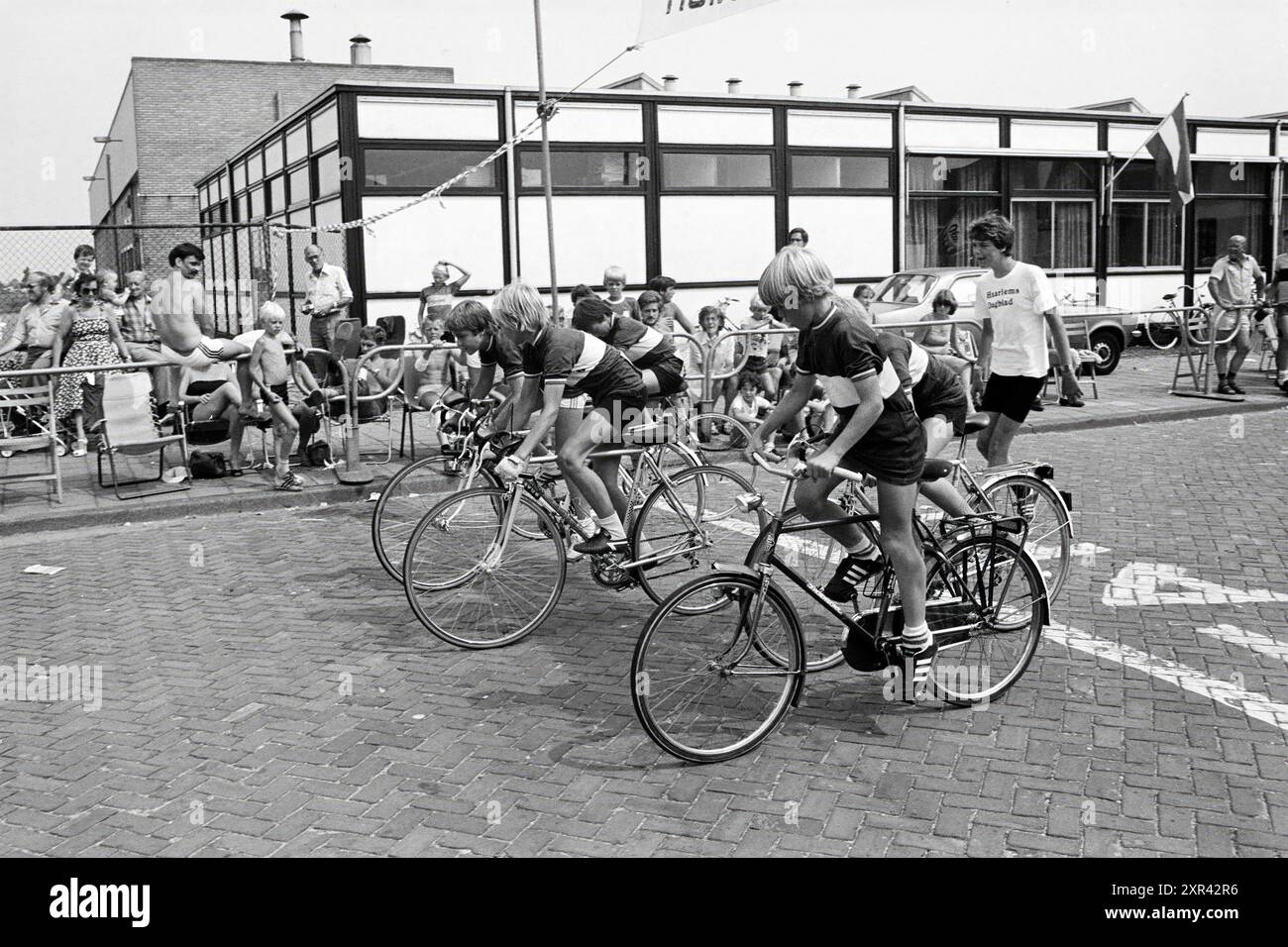 Mosquito Round, Mosquito Round, 28-07-1980','29-07-1980','31-07-1980','01-08-1980','02-08-1980, Whizgle Dutch News: Historische Bilder für die Zukunft. Erkunden Sie die Vergangenheit der Niederlande mit modernen Perspektiven durch Bilder von niederländischen Agenturen. Verbinden der Ereignisse von gestern mit den Erkenntnissen von morgen. Begeben Sie sich auf eine zeitlose Reise mit Geschichten, die unsere Zukunft prägen. Stockfoto