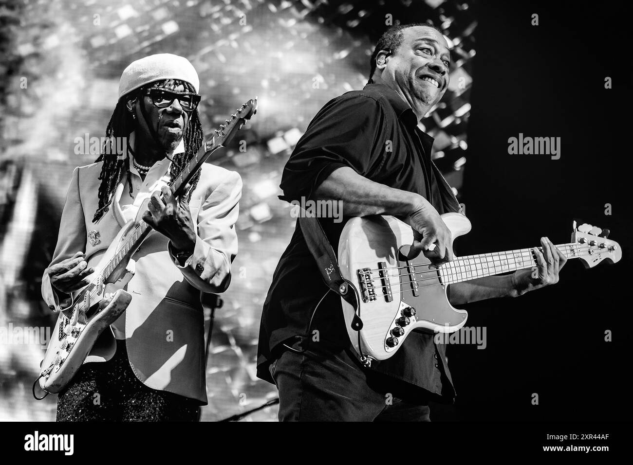 BEDFORD, ENGLAND: Nile Rodgers und Chic treten im Bedford Park auf. Mit: Nile Rodgers, Bernard Edwards Wo: London, Großbritannien Wann: 07. Juli 2024 Credit: Neil Lupin/WENN Stockfoto