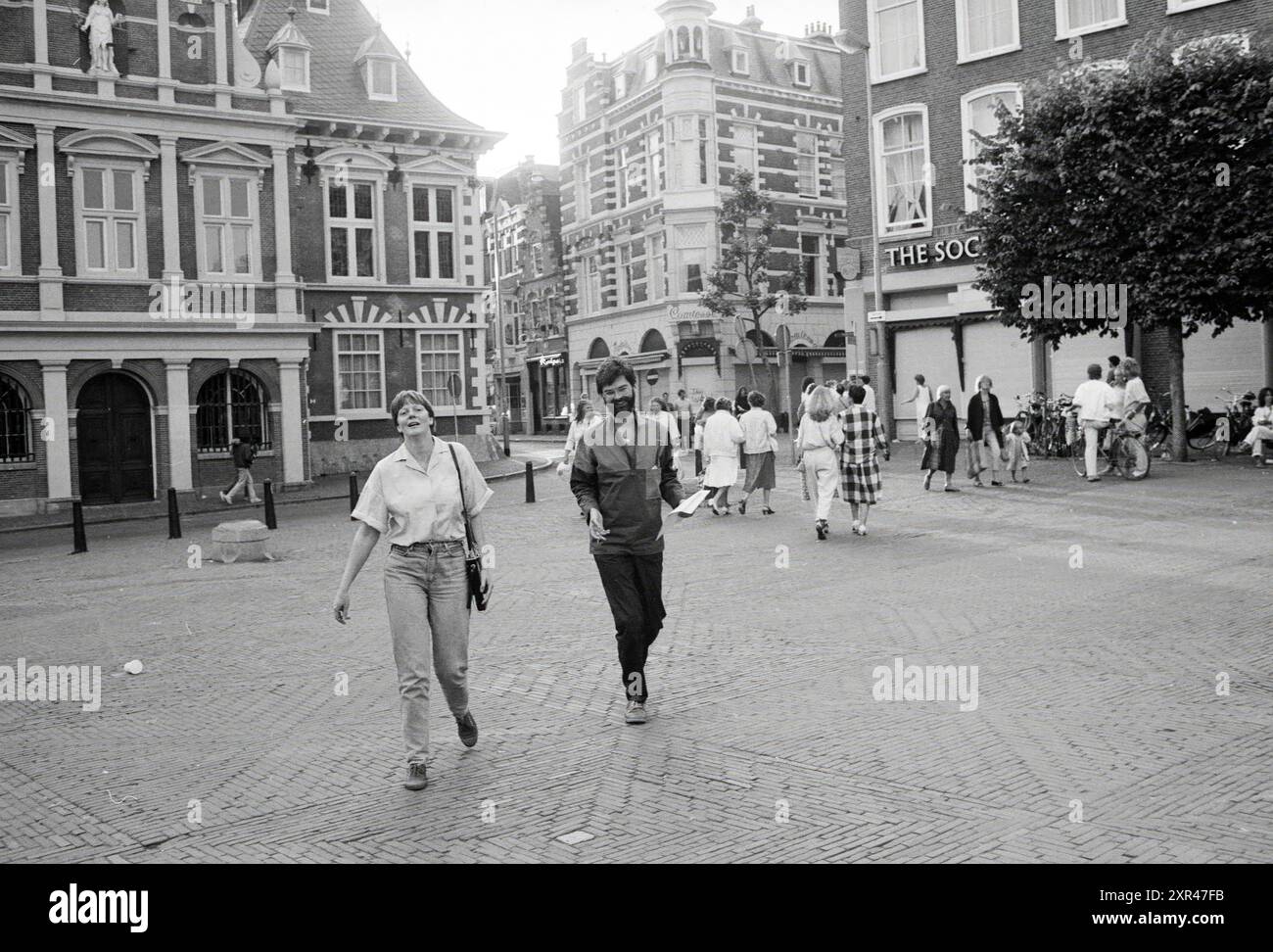 Begleitung des Organisten zu Kirche, Orgeln und Organisten, 03-07-1986, Whizgle Dutch News: Historische Bilder zugeschnitten für die Zukunft. Erkunden Sie die Vergangenheit der Niederlande mit modernen Perspektiven durch Bilder von niederländischen Agenturen. Verbinden der Ereignisse von gestern mit den Erkenntnissen von morgen. Begeben Sie sich auf eine zeitlose Reise mit Geschichten, die unsere Zukunft prägen. Stockfoto
