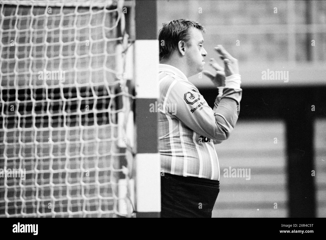 Handballgeist. Behinderte, Beijneshal, 19. 09. 1992, Whizgle Dutch News: Historische Bilder für die Zukunft. Erkunden Sie die Vergangenheit der Niederlande mit modernen Perspektiven durch Bilder von niederländischen Agenturen. Verbinden der Ereignisse von gestern mit den Erkenntnissen von morgen. Begeben Sie sich auf eine zeitlose Reise mit Geschichten, die unsere Zukunft prägen. Stockfoto