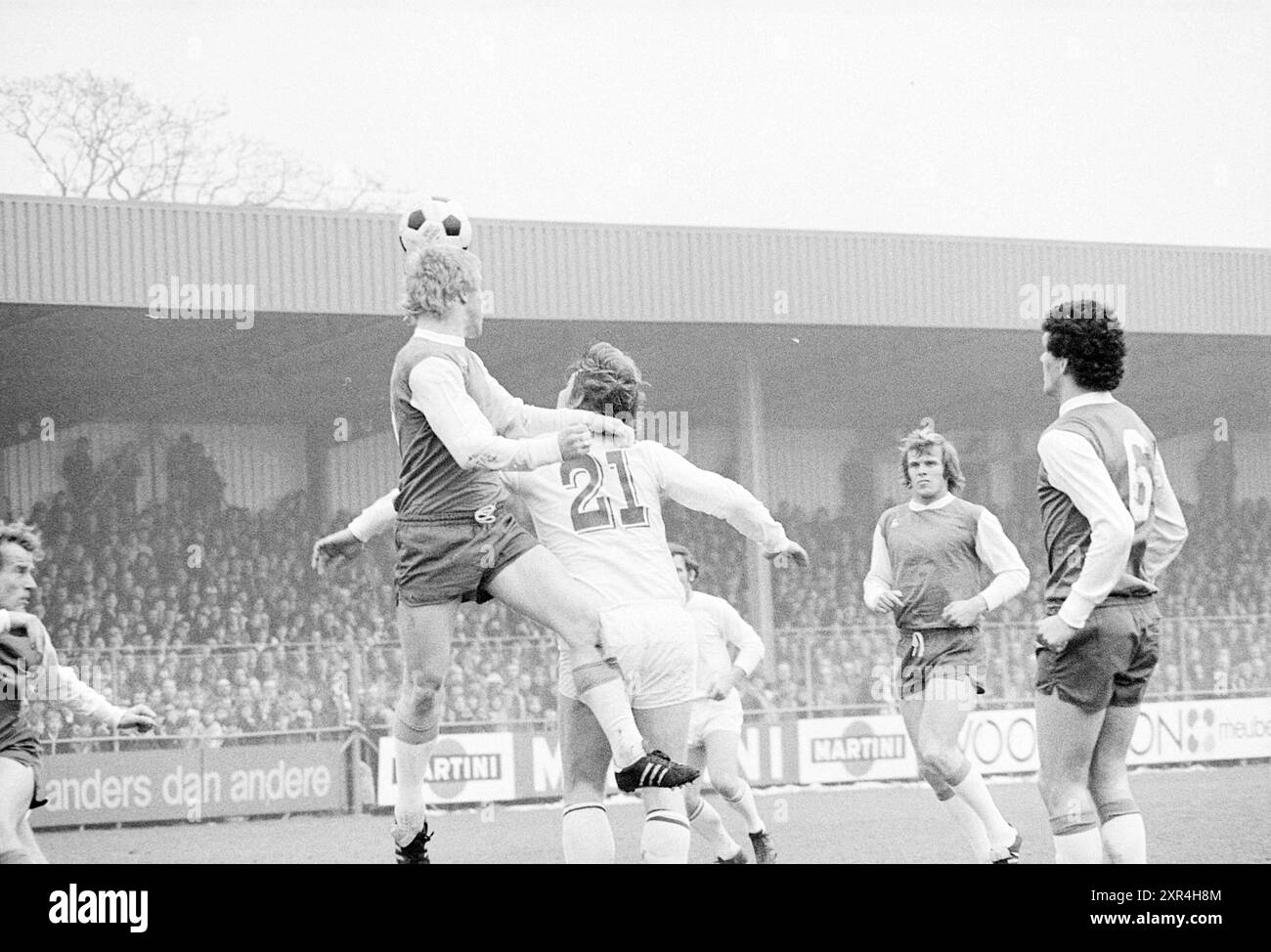 Telstar-Feyenoord 1:2, IJmuiden, Niederlande, 14-03-1976, Whizgle Dutch News: Historical Images Tailored for the Future. Erkunden Sie die Vergangenheit der Niederlande mit modernen Perspektiven durch Bilder von niederländischen Agenturen. Verbinden der Ereignisse von gestern mit den Erkenntnissen von morgen. Begeben Sie sich auf eine zeitlose Reise mit Geschichten, die unsere Zukunft prägen. Stockfoto