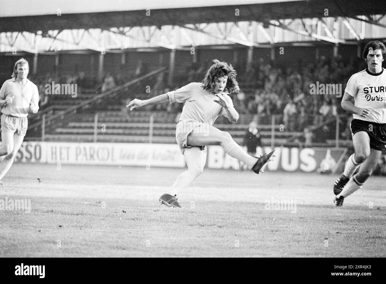 intertoto Match Telstar - Sturm Graz (1-0, 26-07-1975, Whizgle Dutch News: Historical Images Tailored for the Future). Erkunden Sie die Vergangenheit der Niederlande mit modernen Perspektiven durch Bilder von niederländischen Agenturen. Verbinden der Ereignisse von gestern mit den Erkenntnissen von morgen. Begeben Sie sich auf eine zeitlose Reise mit Geschichten, die unsere Zukunft prägen. Stockfoto