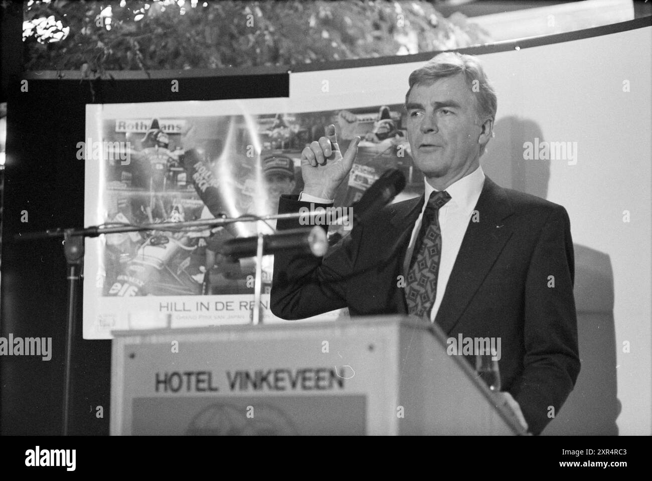 Max Mosley, Direktor. Internationale Straßenrennen, Vinkeveen, Vinkeveen, 22. 10. 1996, Whizgle Dutch News: Historische Bilder für die Zukunft. Erkunden Sie die Vergangenheit der Niederlande mit modernen Perspektiven durch Bilder von niederländischen Agenturen. Verbinden der Ereignisse von gestern mit den Erkenntnissen von morgen. Begeben Sie sich auf eine zeitlose Reise mit Geschichten, die unsere Zukunft prägen. Stockfoto