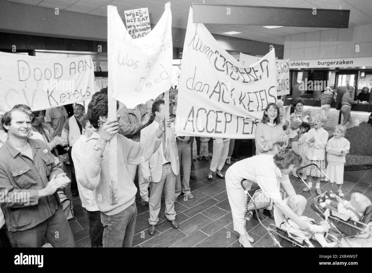 Action Kalorama Hoofddorp Town Hall, Hoofddorp, Niederlande, 12-08-1987, Whizgle Dutch News: Historische Bilder zugeschnitten auf die Zukunft. Erkunden Sie die Vergangenheit der Niederlande mit modernen Perspektiven durch Bilder von niederländischen Agenturen. Verbinden der Ereignisse von gestern mit den Erkenntnissen von morgen. Begeben Sie sich auf eine zeitlose Reise mit Geschichten, die unsere Zukunft prägen. Stockfoto