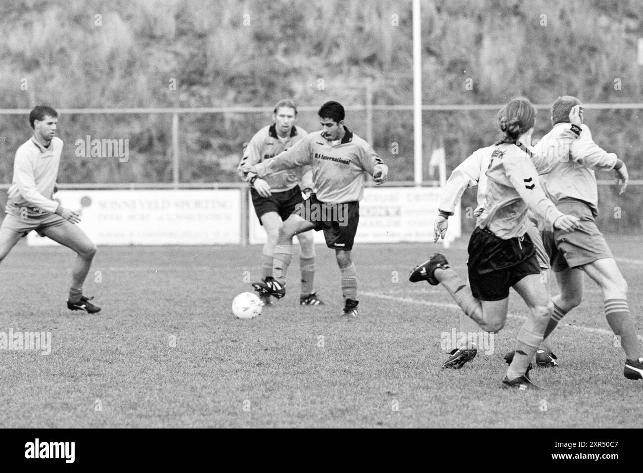 Fußball: Zilvermeeuwen - Sizo, 21.-11. 1997, Whizgle Dutch News: Historische Bilder zugeschnitten auf die Zukunft. Erkunden Sie die Vergangenheit der Niederlande mit modernen Perspektiven durch Bilder von niederländischen Agenturen. Verbinden der Ereignisse von gestern mit den Erkenntnissen von morgen. Begeben Sie sich auf eine zeitlose Reise mit Geschichten, die unsere Zukunft prägen. Stockfoto