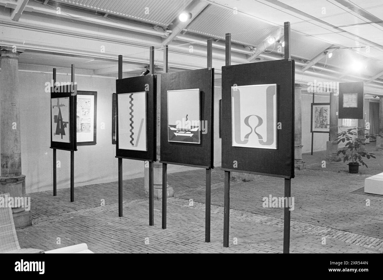 Ausstellung Vishal, Ausstellungen, 20-07-1966, Whizgle Dutch News: Historische Bilder für die Zukunft. Erkunden Sie die Vergangenheit der Niederlande mit modernen Perspektiven durch Bilder von niederländischen Agenturen. Verbinden der Ereignisse von gestern mit den Erkenntnissen von morgen. Begeben Sie sich auf eine zeitlose Reise mit Geschichten, die unsere Zukunft prägen. Stockfoto