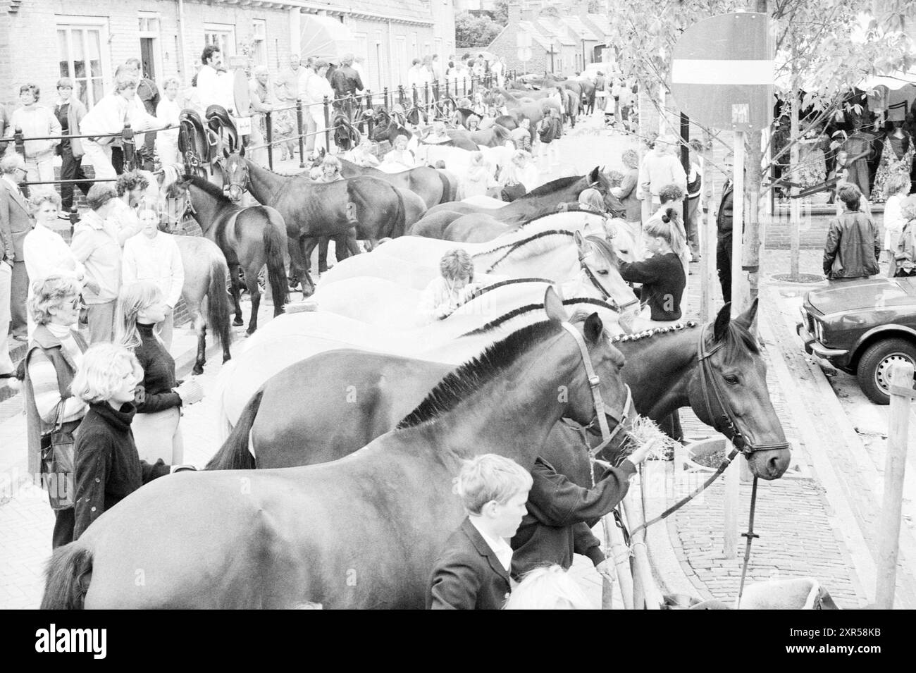 Tag der Umwelt in Velserbeek, Santpoort, 23.06.1984, Whizgle Dutch News: Historische Bilder für die Zukunft. Erkunden Sie die Vergangenheit der Niederlande mit modernen Perspektiven durch Bilder von niederländischen Agenturen. Verbinden der Ereignisse von gestern mit den Erkenntnissen von morgen. Begeben Sie sich auf eine zeitlose Reise mit Geschichten, die unsere Zukunft prägen. Stockfoto