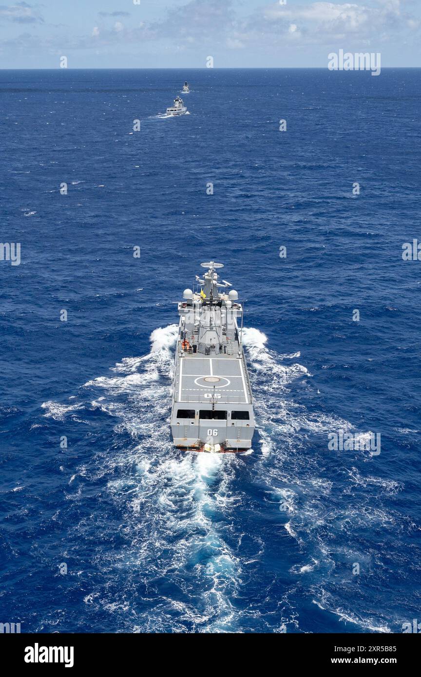Das Offshore-Patrouillenschiff KDB Darussalam (OPV 06) der Royal Brunei Navy segelt am 22. Juli 2024 vor der Küste Hawaiis während der Übung Rim of the Pacific (RIMPAC). 29 Nationen, 40 Überlandschiffe, drei U-Boote, 14 nationale Landstreitkräfte, mehr als 150 Flugzeuge und 25.000 Mitarbeiter nehmen vom 27. Juni bis 1. August an der RIMPAC Teil. RIMPAC, die weltweit größte internationale Übung im Seeverkehr, bietet eine einzigartige Schulungsmöglichkeit und fördert und pflegt Kooperationsbeziehungen zwischen den Teilnehmern, die für die Sicherheit von Seeschiffen und Seeschiffen von entscheidender Bedeutung sind Stockfoto