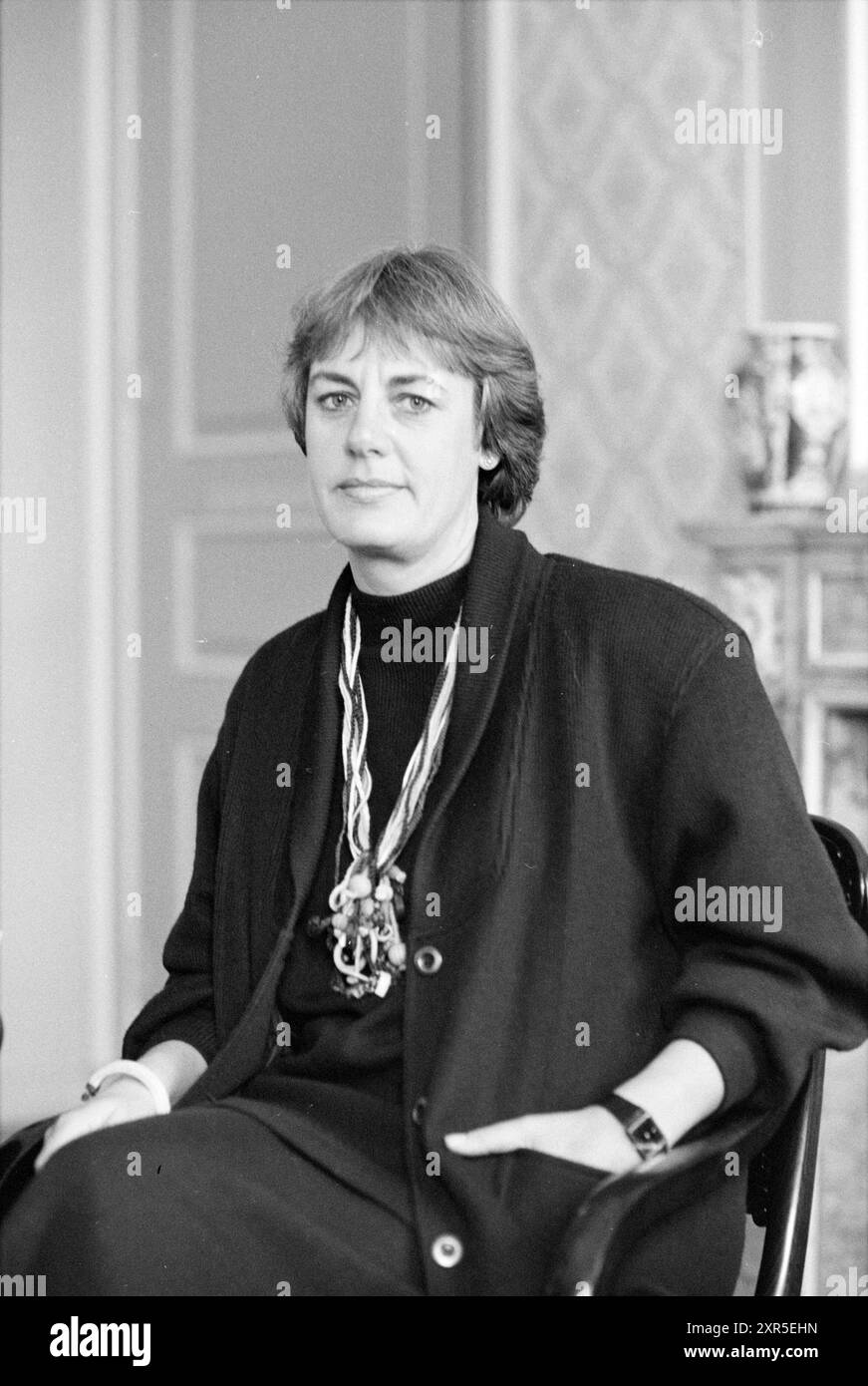 Deputy Mrs. De Boer, Provincial Executive, 11. 11. 11. 1987, Whizgle Dutch News: Historical Images Tailored for the Future. Erkunden Sie die Vergangenheit der Niederlande mit modernen Perspektiven durch Bilder von niederländischen Agenturen. Verbinden der Ereignisse von gestern mit den Erkenntnissen von morgen. Begeben Sie sich auf eine zeitlose Reise mit Geschichten, die unsere Zukunft prägen. Stockfoto