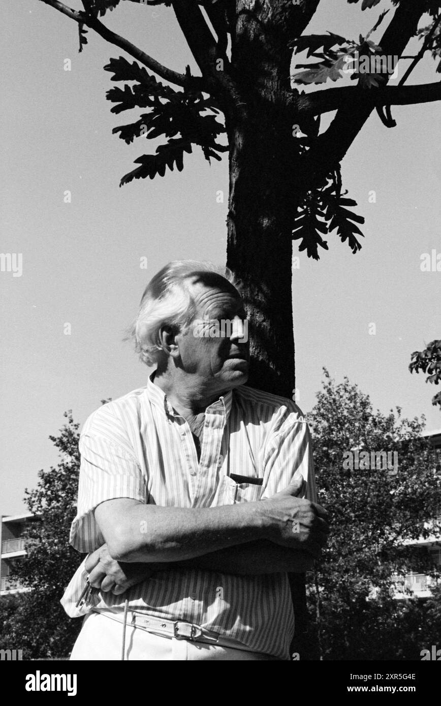 Henk Schoorl, Historical Geograph, Hillegom, 28.06.1995, Whizgle Dutch News: Historical Images Tailored for the Future. Erkunden Sie die Vergangenheit der Niederlande mit modernen Perspektiven durch Bilder von niederländischen Agenturen. Verbinden der Ereignisse von gestern mit den Erkenntnissen von morgen. Begeben Sie sich auf eine zeitlose Reise mit Geschichten, die unsere Zukunft prägen. Stockfoto