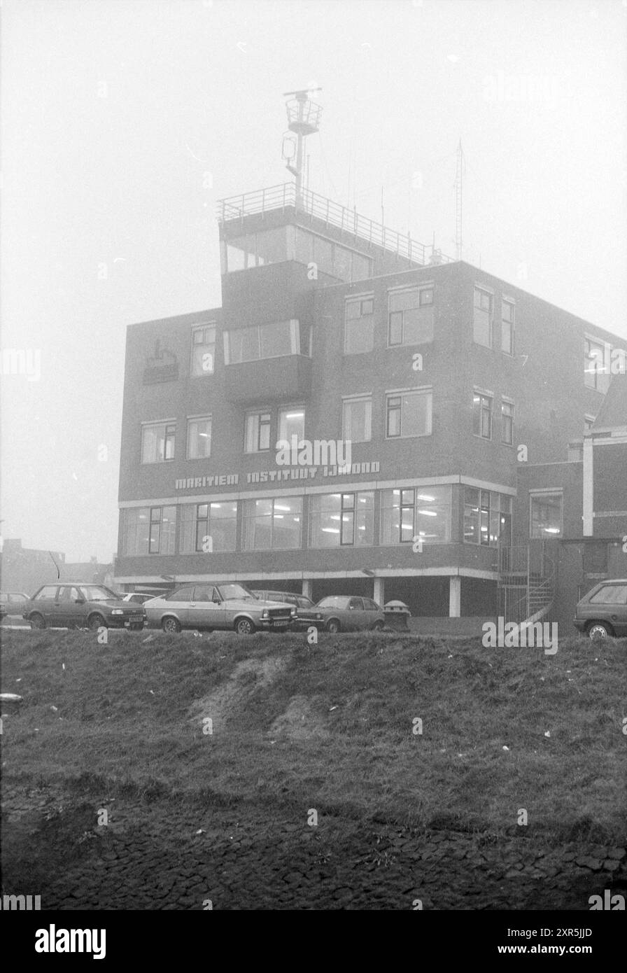 Maritime Institute IJmond, IJmuiden, Sluisplein, Niederlande, 12-12-1989, Whizgle Dutch News: historische Bilder für die Zukunft. Erkunden Sie die Vergangenheit der Niederlande mit modernen Perspektiven durch Bilder von niederländischen Agenturen. Verbinden der Ereignisse von gestern mit den Erkenntnissen von morgen. Begeben Sie sich auf eine zeitlose Reise mit Geschichten, die unsere Zukunft prägen. Stockfoto