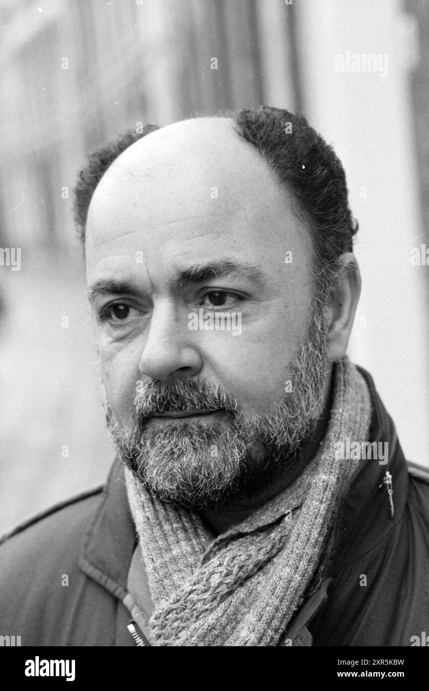 Herr Sevil, Gemeindeentwickler Frans Halsbuurt, Ausländer, Viertel, Gemeindezentren, örtliche Geschäfte, Trainingszentren, 24. 11. 1983, Whizgle Dutch News: historische Bilder zugeschnitten auf die Zukunft. Erkunden Sie die Vergangenheit der Niederlande mit modernen Perspektiven durch Bilder von niederländischen Agenturen. Verbinden der Ereignisse von gestern mit den Erkenntnissen von morgen. Begeben Sie sich auf eine zeitlose Reise mit Geschichten, die unsere Zukunft prägen. Stockfoto