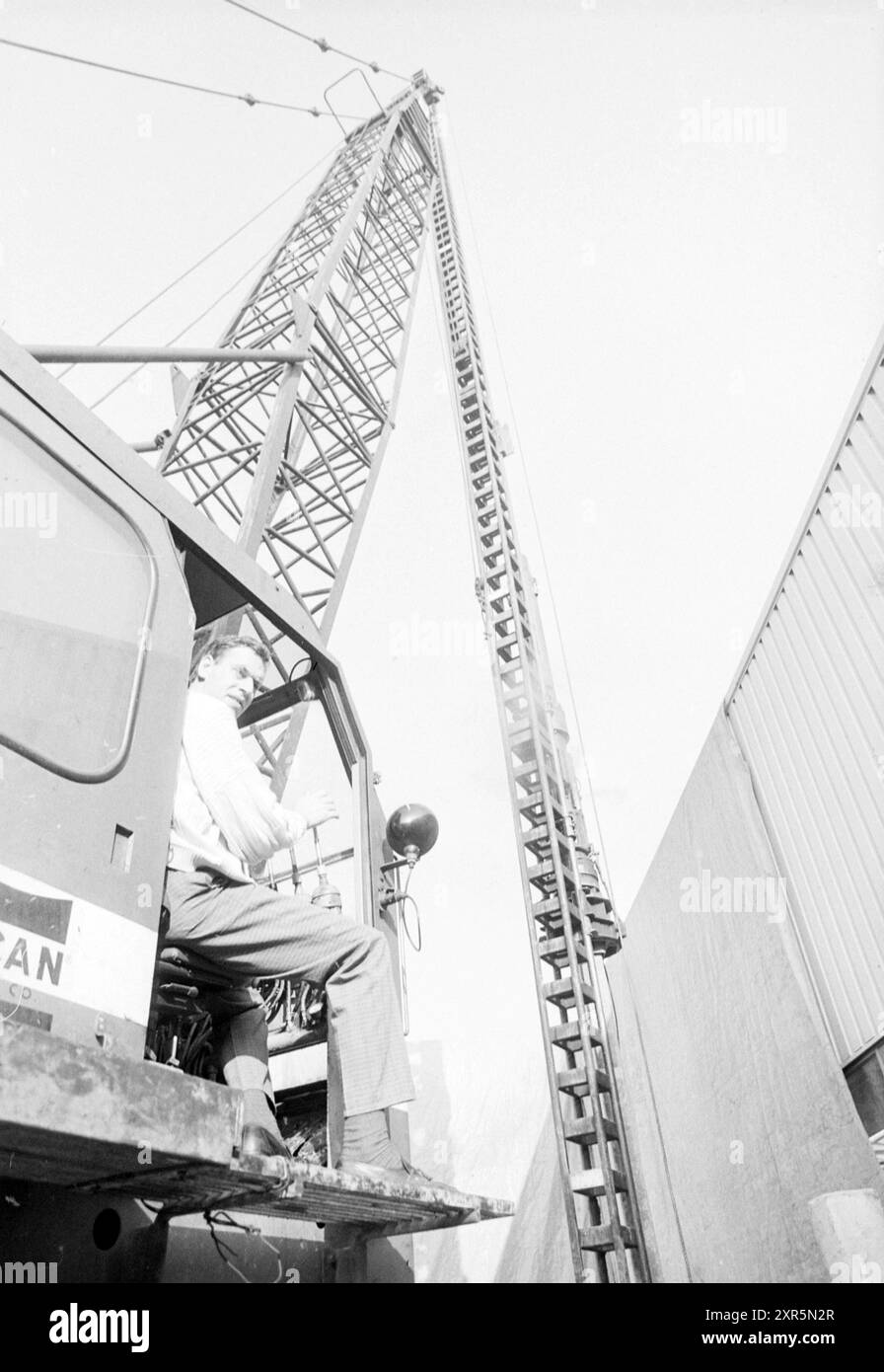 1st Pile Company Schafa Hillegom, First Pile, Hillegom, 08-02-1989, Whizgle Dutch News: Historische Bilder zugeschnitten auf die Zukunft. Erkunden Sie die Vergangenheit der Niederlande mit modernen Perspektiven durch Bilder von niederländischen Agenturen. Verbinden der Ereignisse von gestern mit den Erkenntnissen von morgen. Begeben Sie sich auf eine zeitlose Reise mit Geschichten, die unsere Zukunft prägen. Stockfoto