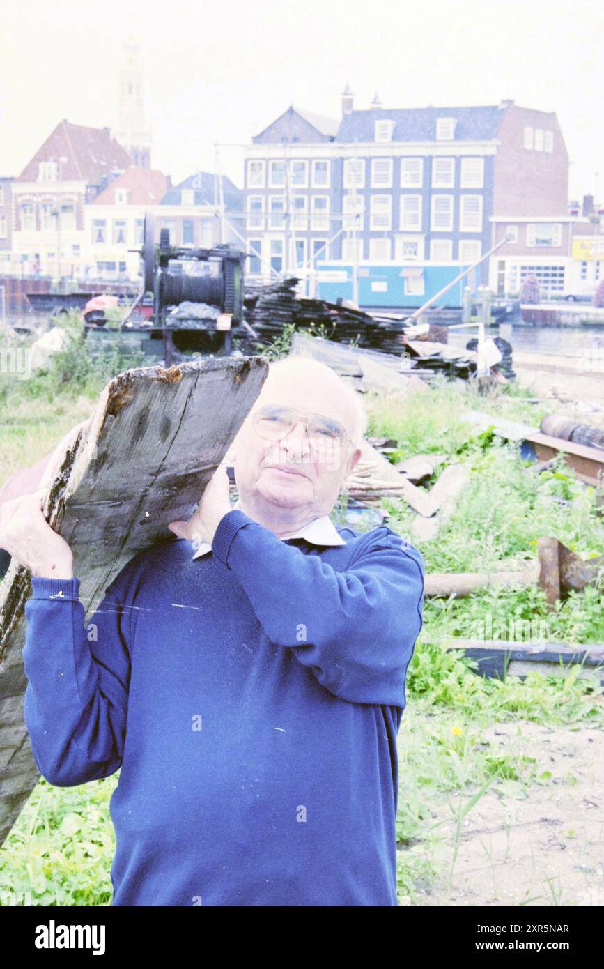 Herr van der Waal, Adriaan Mill, Haarlem, Niederlande, 03-09-1998, Whizgle Dutch News: historische Bilder für die Zukunft. Erkunden Sie die Vergangenheit der Niederlande mit modernen Perspektiven durch Bilder von niederländischen Agenturen. Verbinden der Ereignisse von gestern mit den Erkenntnissen von morgen. Begeben Sie sich auf eine zeitlose Reise mit Geschichten, die unsere Zukunft prägen. Stockfoto