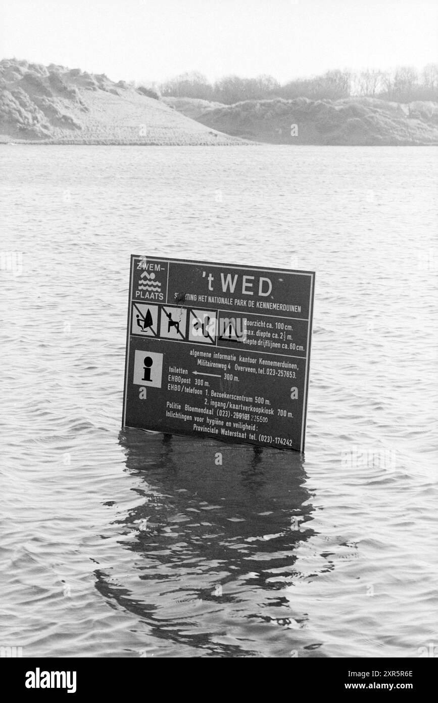 High Water Level, 't Wed, 14.02.1995, Whizgle Dutch News: Historical Images Tailored for the Future. Erkunden Sie die Vergangenheit der Niederlande mit modernen Perspektiven durch Bilder von niederländischen Agenturen. Verbinden der Ereignisse von gestern mit den Erkenntnissen von morgen. Begeben Sie sich auf eine zeitlose Reise mit Geschichten, die unsere Zukunft prägen. Stockfoto