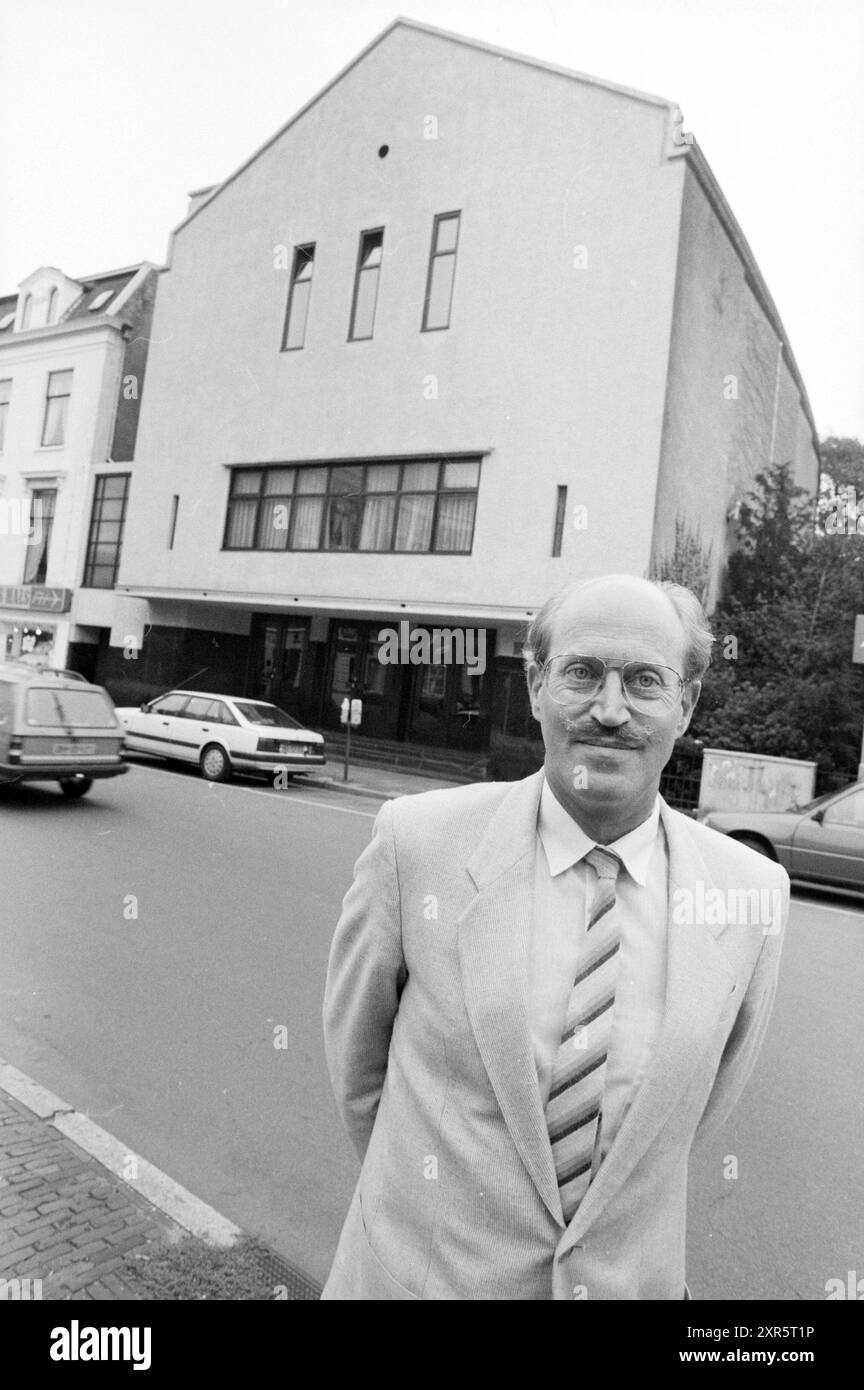 Herr van de Burg, ehemaliges Frans Hals-Kino, Personen, 02-09-1987, Whizgle Dutch News: Historische Bilder zugeschnitten auf die Zukunft. Erkunden Sie die Vergangenheit der Niederlande mit modernen Perspektiven durch Bilder von niederländischen Agenturen. Verbinden der Ereignisse von gestern mit den Erkenntnissen von morgen. Begeben Sie sich auf eine zeitlose Reise mit Geschichten, die unsere Zukunft prägen. Stockfoto