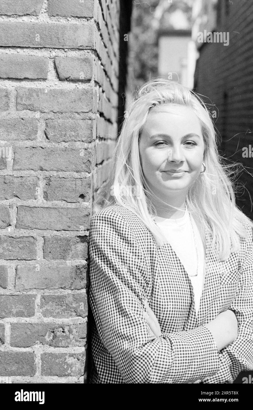 Pass, N. Verwey, 17. Juni 1992, Whizgle Dutch News: Historical Images Tailored for the Future. Erkunden Sie die Vergangenheit der Niederlande mit modernen Perspektiven durch Bilder von niederländischen Agenturen. Verbinden der Ereignisse von gestern mit den Erkenntnissen von morgen. Begeben Sie sich auf eine zeitlose Reise mit Geschichten, die unsere Zukunft prägen. Stockfoto
