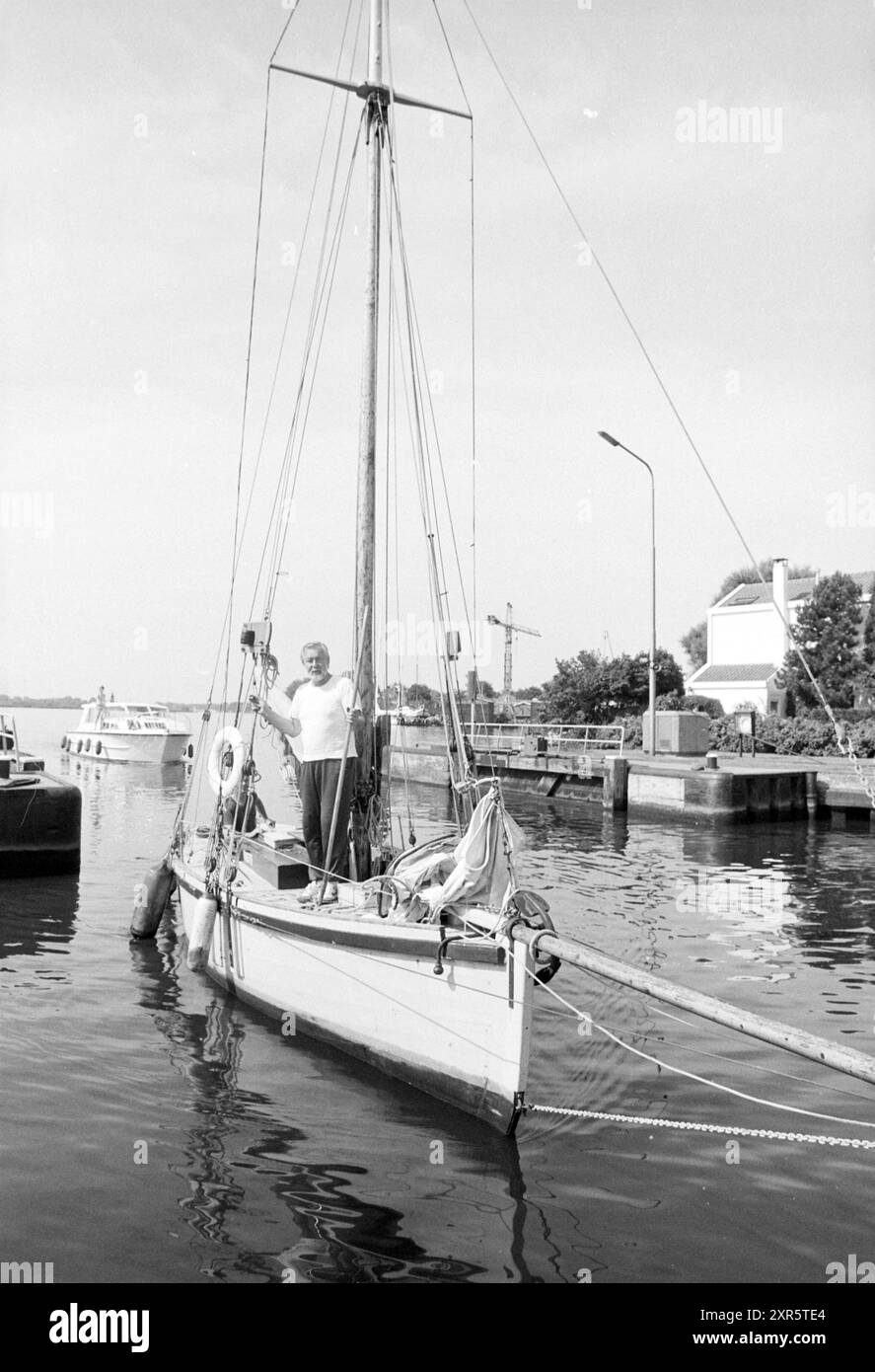 Abfahrtsschneider Vivette, Spaarndam, Spaarndam, 18-08-1993, Whizgle Dutch News: Historische Bilder zugeschnitten auf die Zukunft. Erkunden Sie die Vergangenheit der Niederlande mit modernen Perspektiven durch Bilder von niederländischen Agenturen. Verbinden der Ereignisse von gestern mit den Erkenntnissen von morgen. Begeben Sie sich auf eine zeitlose Reise mit Geschichten, die unsere Zukunft prägen. Stockfoto