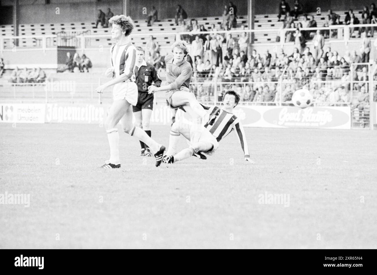 Fußballspiel HFC Haarlem - Willem III, 10.07.1979, Whizgle Dutch News: Historische Bilder zugeschnitten auf die Zukunft. Erkunden Sie die Vergangenheit der Niederlande mit modernen Perspektiven durch Bilder von niederländischen Agenturen. Verbinden der Ereignisse von gestern mit den Erkenntnissen von morgen. Begeben Sie sich auf eine zeitlose Reise mit Geschichten, die unsere Zukunft prägen. Stockfoto