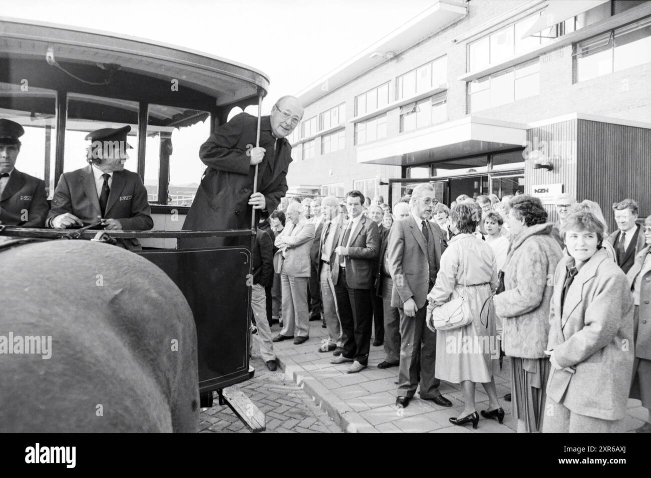 Tour und Tribut an Lord Luit, Kreuzfahrt, Touren, Sightseeing-Flüge, 22-10-1985, Whizgle Dutch News: historische Bilder für die Zukunft. Erkunden Sie die Vergangenheit der Niederlande mit modernen Perspektiven durch Bilder von niederländischen Agenturen. Verbinden der Ereignisse von gestern mit den Erkenntnissen von morgen. Begeben Sie sich auf eine zeitlose Reise mit Geschichten, die unsere Zukunft prägen. Stockfoto