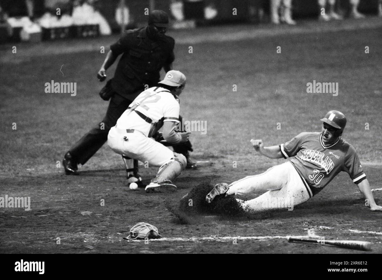 Niederlande - Taiwan, Baseball-Weltmeisterschaften 1986, 28.07.1986, Whizgle Dutch News: Historische Bilder für die Zukunft. Erkunden Sie die Vergangenheit der Niederlande mit modernen Perspektiven durch Bilder von niederländischen Agenturen. Verbinden der Ereignisse von gestern mit den Erkenntnissen von morgen. Begeben Sie sich auf eine zeitlose Reise mit Geschichten, die unsere Zukunft prägen. Stockfoto