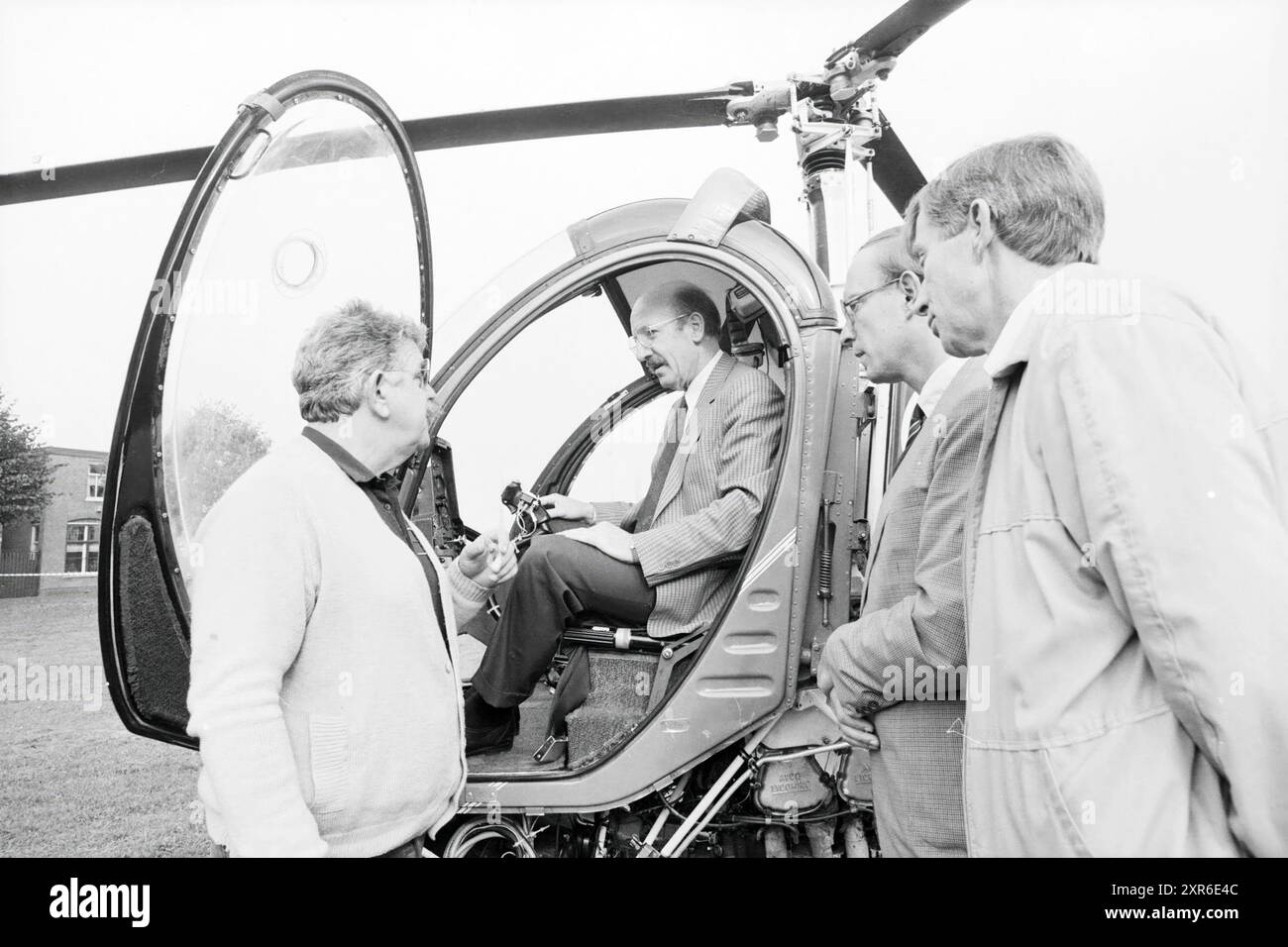 Helikopter, 00-00-1986, Whizgle Dutch News: Historische Bilder für die Zukunft. Erkunden Sie die Vergangenheit der Niederlande mit modernen Perspektiven durch Bilder von niederländischen Agenturen. Verbinden der Ereignisse von gestern mit den Erkenntnissen von morgen. Begeben Sie sich auf eine zeitlose Reise mit Geschichten, die unsere Zukunft prägen. Stockfoto