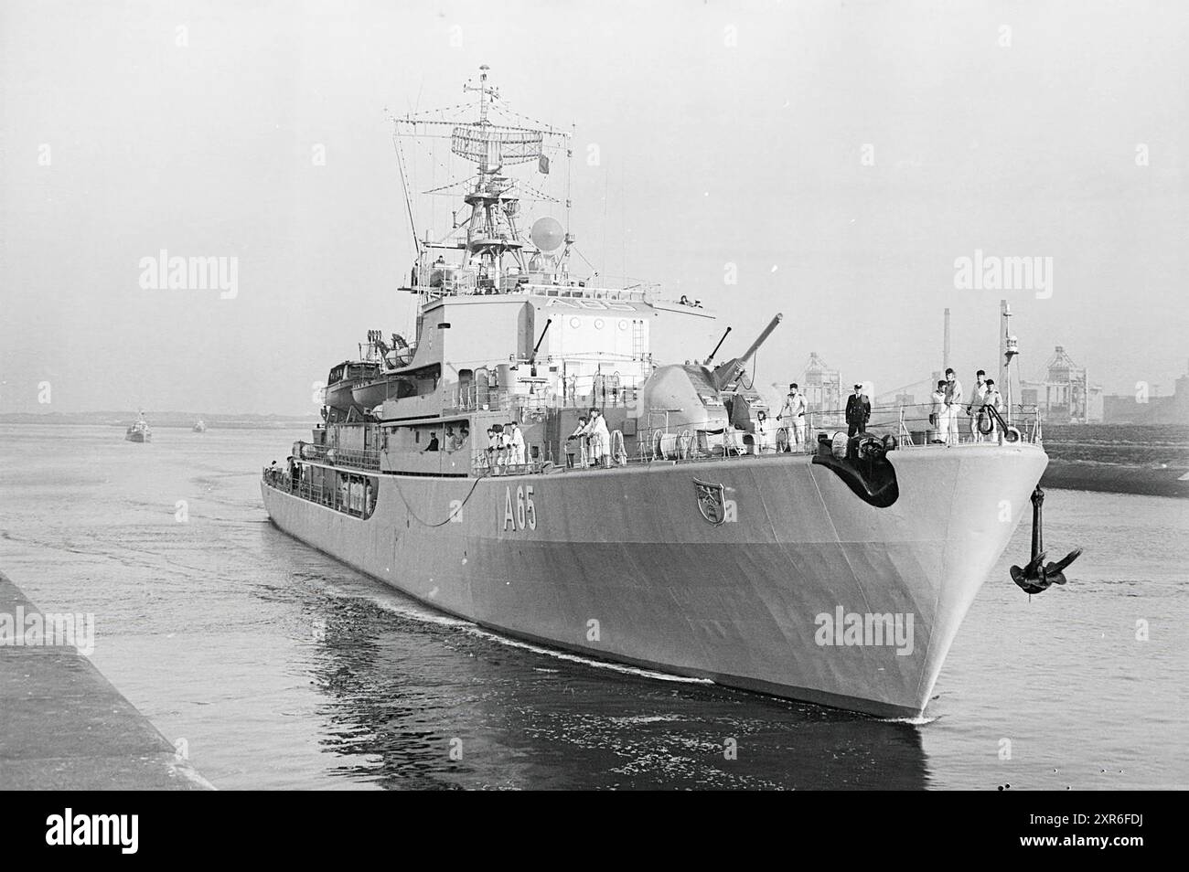 Deutsche Kriegsflotte in IJmuiden, Schiffe, 14. August 1974, Whizgle Dutch News: Historische Bilder für die Zukunft. Erkunden Sie die Vergangenheit der Niederlande mit modernen Perspektiven durch Bilder von niederländischen Agenturen. Verbinden der Ereignisse von gestern mit den Erkenntnissen von morgen. Begeben Sie sich auf eine zeitlose Reise mit Geschichten, die unsere Zukunft prägen. Stockfoto