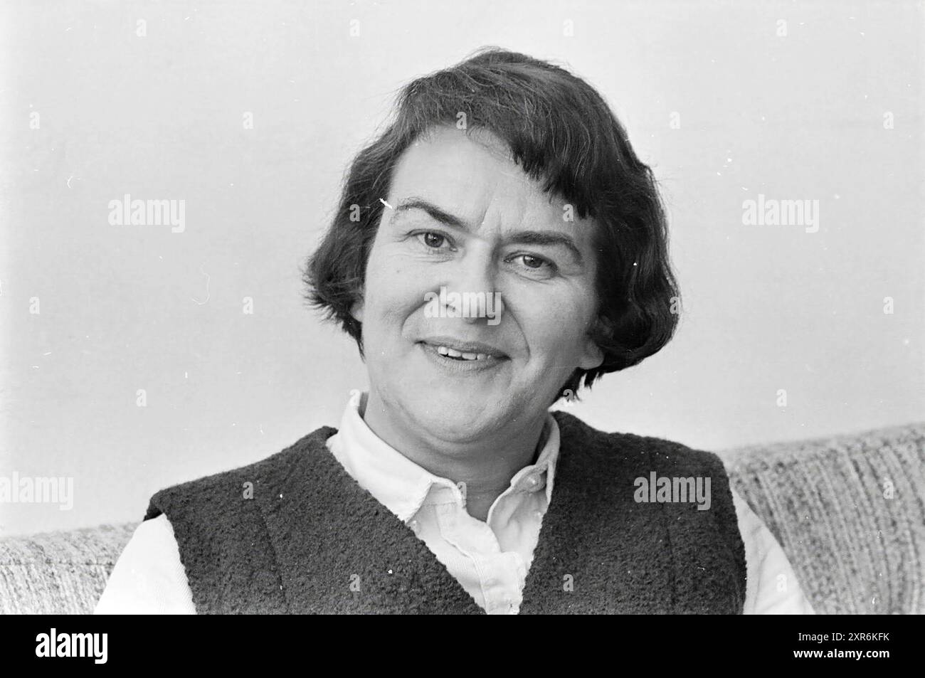 Portrait Ms. Van den Berg, Portraits, 08-04-1970, Whizgle Dutch News: Historical Images Tailored for the Future. Erkunden Sie die Vergangenheit der Niederlande mit modernen Perspektiven durch Bilder von niederländischen Agenturen. Verbinden der Ereignisse von gestern mit den Erkenntnissen von morgen. Begeben Sie sich auf eine zeitlose Reise mit Geschichten, die unsere Zukunft prägen. Stockfoto