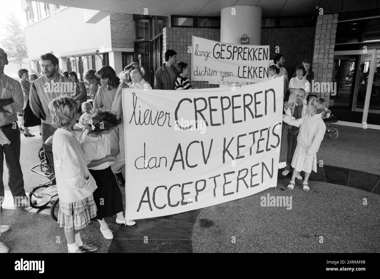 Action Kalorama Hoofddorp Town Hall, Hoofddorp, Niederlande, 12-08-1987, Whizgle Dutch News: Historische Bilder zugeschnitten auf die Zukunft. Erkunden Sie die Vergangenheit der Niederlande mit modernen Perspektiven durch Bilder von niederländischen Agenturen. Verbinden der Ereignisse von gestern mit den Erkenntnissen von morgen. Begeben Sie sich auf eine zeitlose Reise mit Geschichten, die unsere Zukunft prägen. Stockfoto