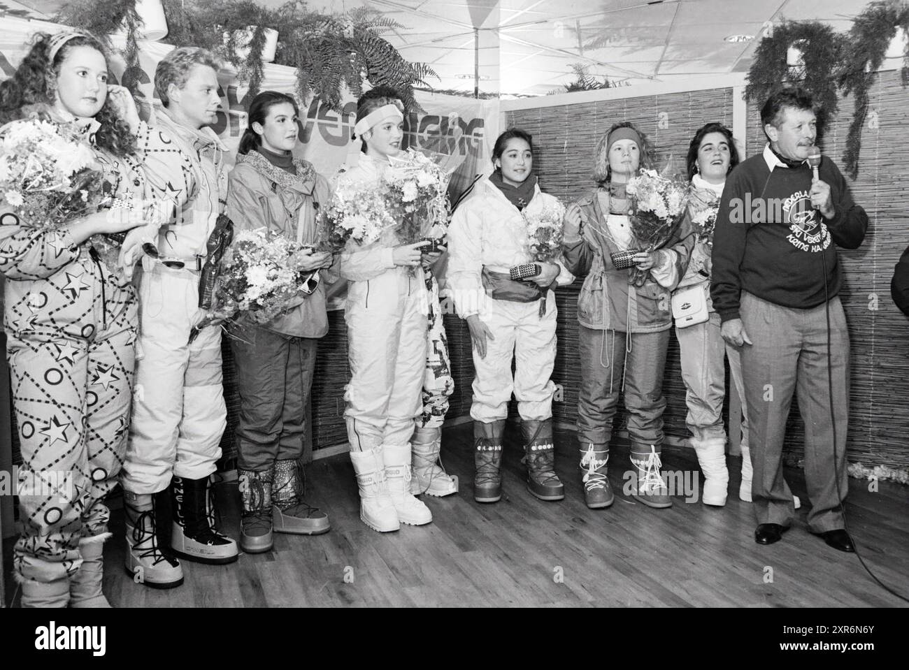 Wintersport-Modenschau Peter Korver, Fashion, 12. 11. 1988, Whizgle Dutch News: Historische Bilder für die Zukunft. Erkunden Sie die Vergangenheit der Niederlande mit modernen Perspektiven durch Bilder von niederländischen Agenturen. Verbinden der Ereignisse von gestern mit den Erkenntnissen von morgen. Begeben Sie sich auf eine zeitlose Reise mit Geschichten, die unsere Zukunft prägen. Stockfoto