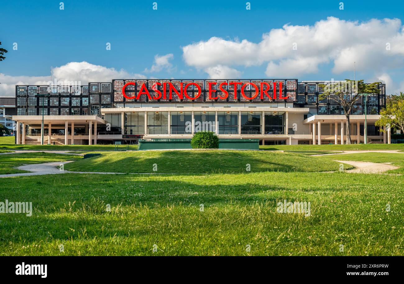 Blick auf die Fassade des Estoril Casino in Cascais, Lissabon, Portugal Stockfoto