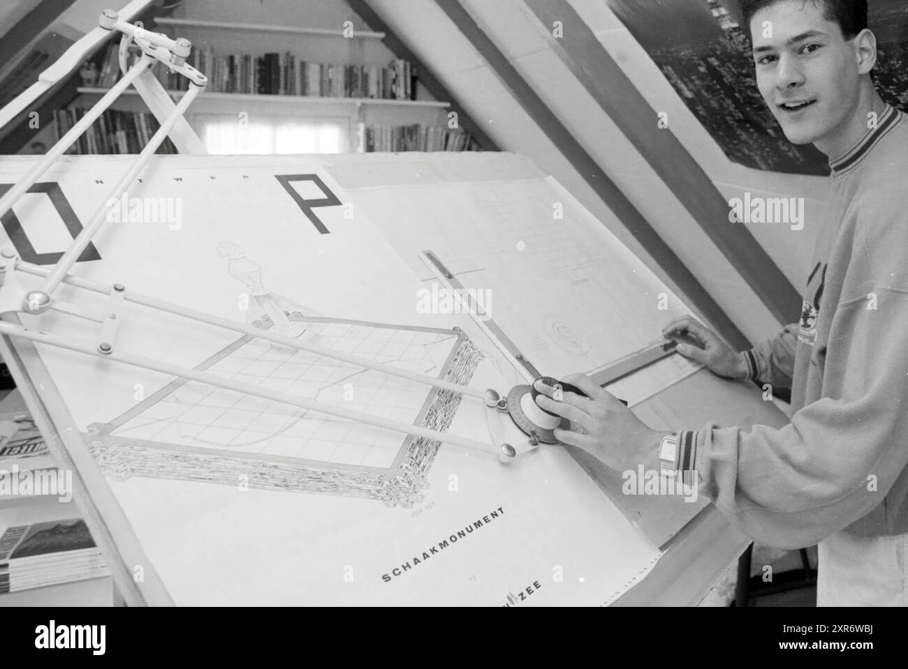 Frits van de Reep, Gewinnerdesign HST Wijk aan Zee, Hochofen-Schachturnier, Wijk aan Zee, 12-07-1988, Whizgle Dutch News: Historical Images Tailored for the Future. Erkunden Sie die Vergangenheit der Niederlande mit modernen Perspektiven durch Bilder von niederländischen Agenturen. Verbinden der Ereignisse von gestern mit den Erkenntnissen von morgen. Begeben Sie sich auf eine zeitlose Reise mit Geschichten, die unsere Zukunft prägen. Stockfoto