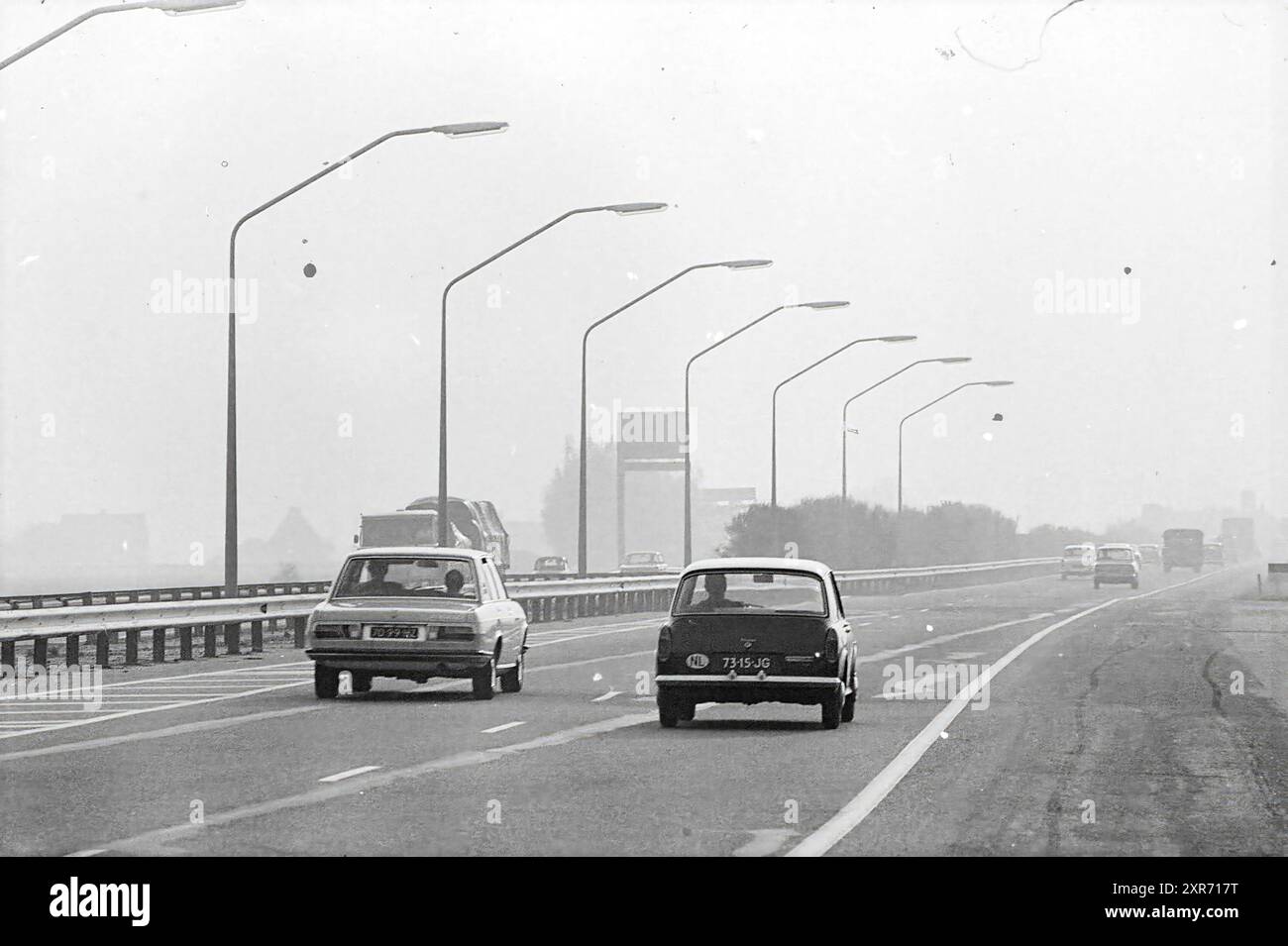 Bericht Rijksweg 4 (jetzt A4), Straßen, Straßenbau, Straßenpflanzung, Bericht, 12-10-1970, Whizgle Dutch News: Historical Images Tailored for the Future. Erkunden Sie die Vergangenheit der Niederlande mit modernen Perspektiven durch Bilder von niederländischen Agenturen. Verbinden der Ereignisse von gestern mit den Erkenntnissen von morgen. Begeben Sie sich auf eine zeitlose Reise mit Geschichten, die unsere Zukunft prägen. Stockfoto