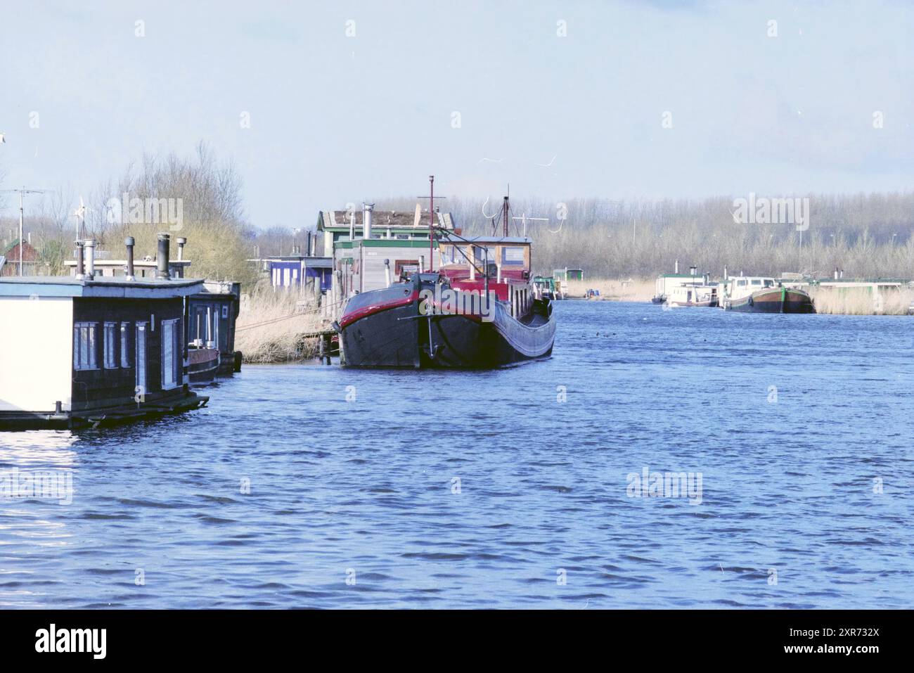 Übersicht Side Channel B, 22-02-1999, Whizgle Dutch News: Historical Images Tailored for the Future. Erkunden Sie die Vergangenheit der Niederlande mit modernen Perspektiven durch Bilder von niederländischen Agenturen. Verbinden der Ereignisse von gestern mit den Erkenntnissen von morgen. Begeben Sie sich auf eine zeitlose Reise mit Geschichten, die unsere Zukunft prägen. Stockfoto