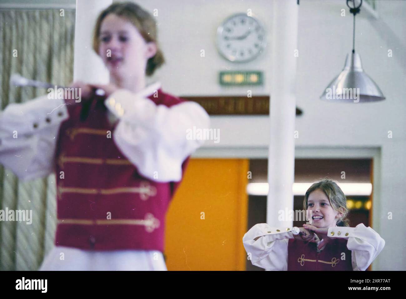 Open Day Soli Music Center, Driehuis, Driehuis, 15-04-2000, Whizgle Dutch News: Historische Bilder für die Zukunft. Erkunden Sie die Vergangenheit der Niederlande mit modernen Perspektiven durch Bilder von niederländischen Agenturen. Verbinden der Ereignisse von gestern mit den Erkenntnissen von morgen. Begeben Sie sich auf eine zeitlose Reise mit Geschichten, die unsere Zukunft prägen. Stockfoto