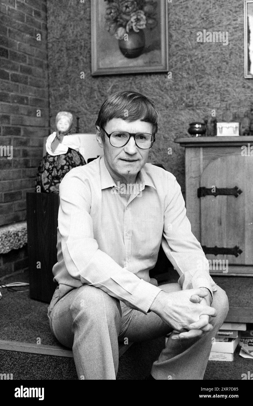 Portrait man, 00-10-1988, Whizgle Dutch News: Historical Images Tailored for the Future. Erkunden Sie die Vergangenheit der Niederlande mit modernen Perspektiven durch Bilder von niederländischen Agenturen. Verbinden der Ereignisse von gestern mit den Erkenntnissen von morgen. Begeben Sie sich auf eine zeitlose Reise mit Geschichten, die unsere Zukunft prägen. Stockfoto